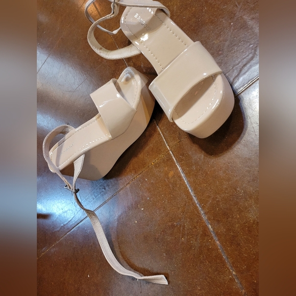 Women's Cream Platform Sandals - Picture 2 of 12